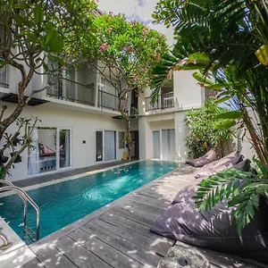 Hola *** Seminyak (Bali)