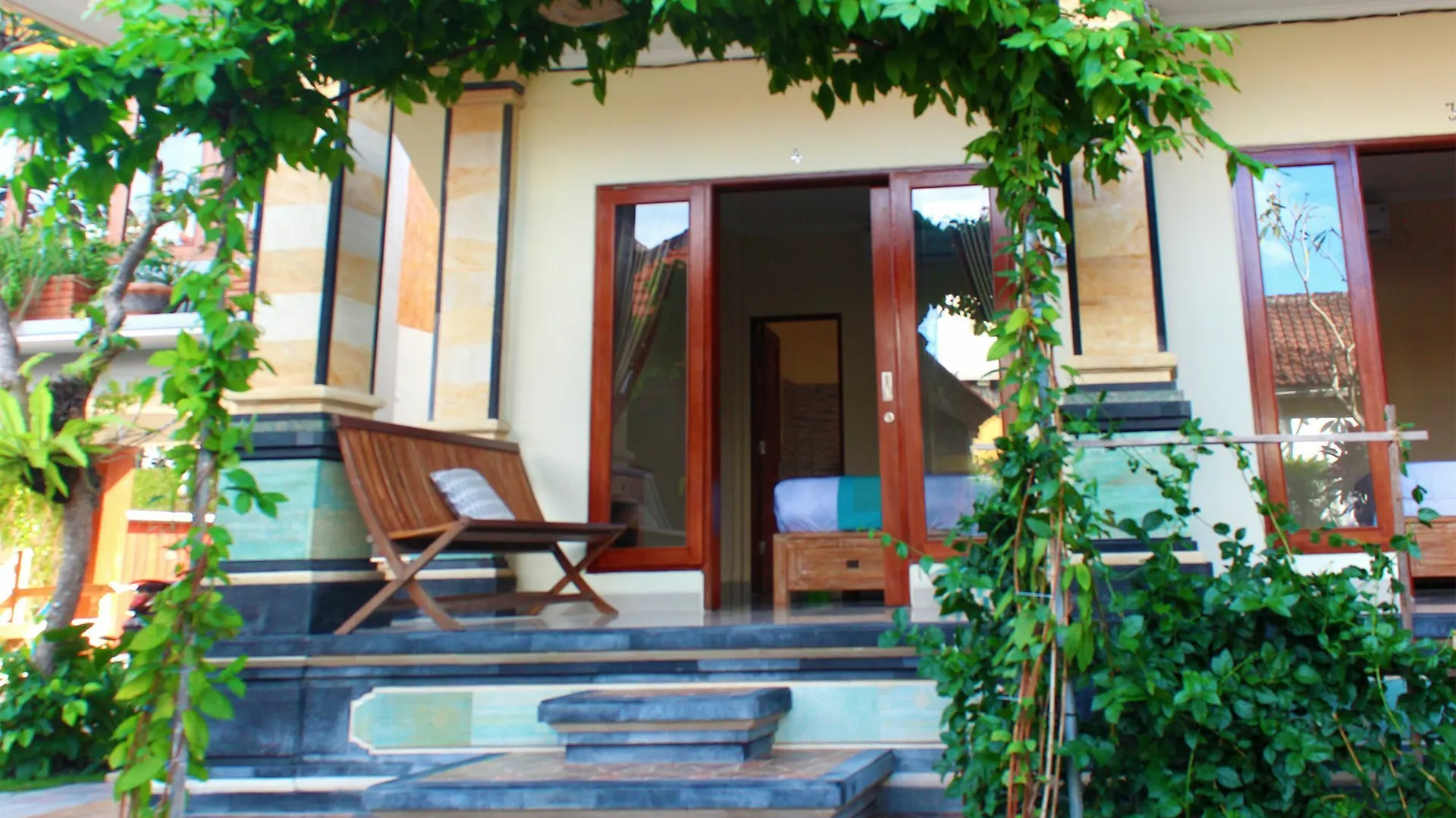 ** Pensjonat Cr Tris Rooms Seminyak Indonezja